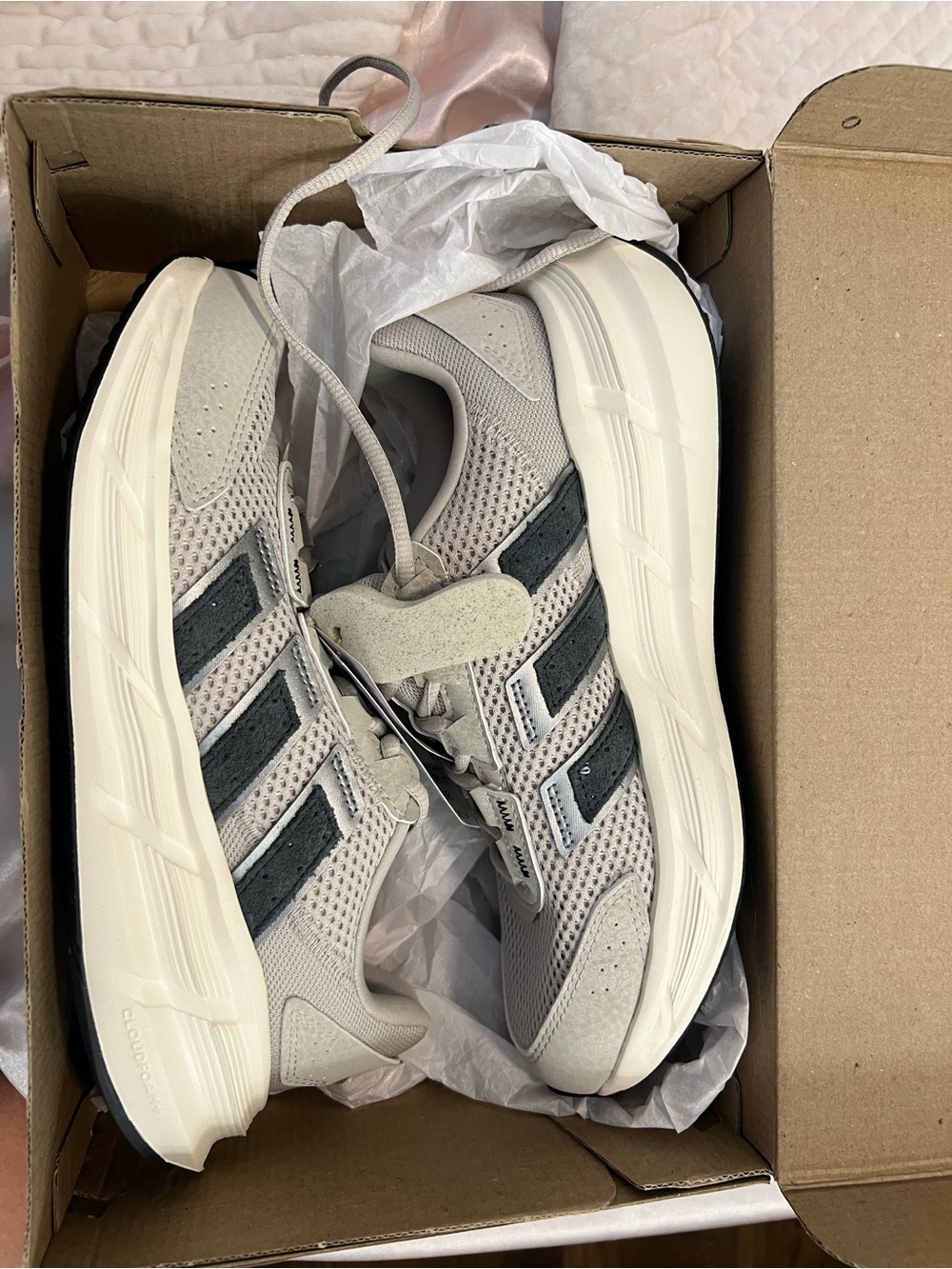 adidas Women's Cloudfoam Sneakers in Light Gray and Black Stripes 7.5 w